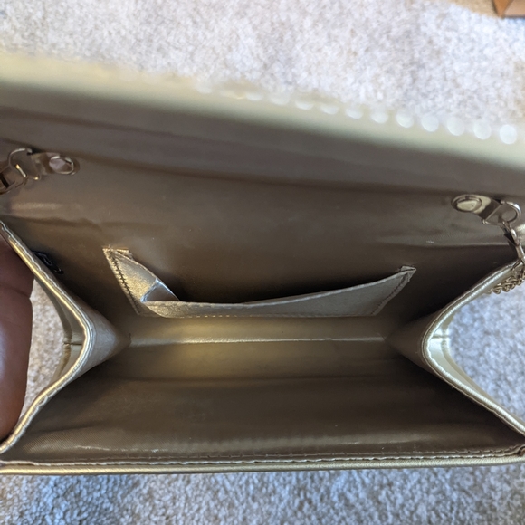 Rhinestone Front Closing Clutch Purse with Chain, Pale Gold. - Picture 9 of 9